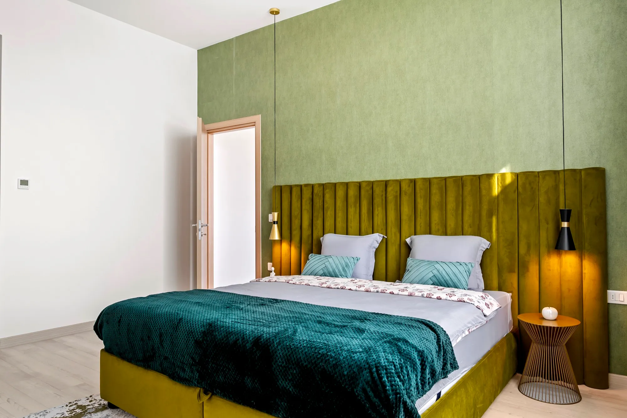 Apartament 3 camere (1/5)